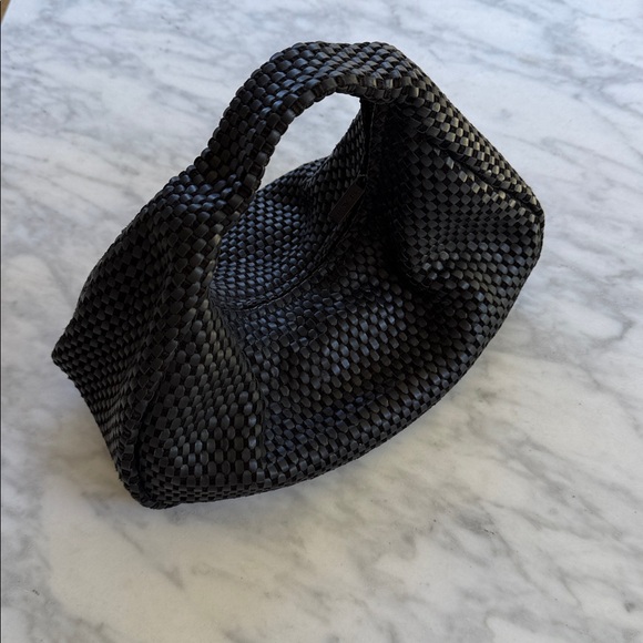 ST. Agni Elegant Black Woven Handbag - Picture 4 of 4